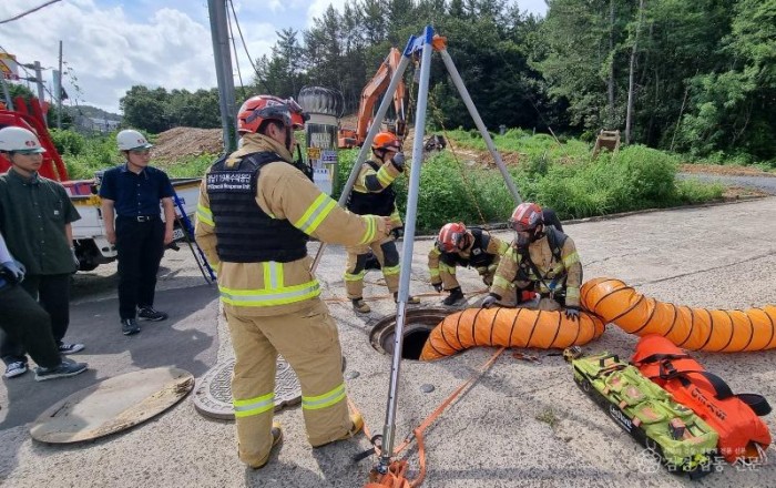 250813-1수직구조장비와 배풍기를 사용해 인명구조.jpg