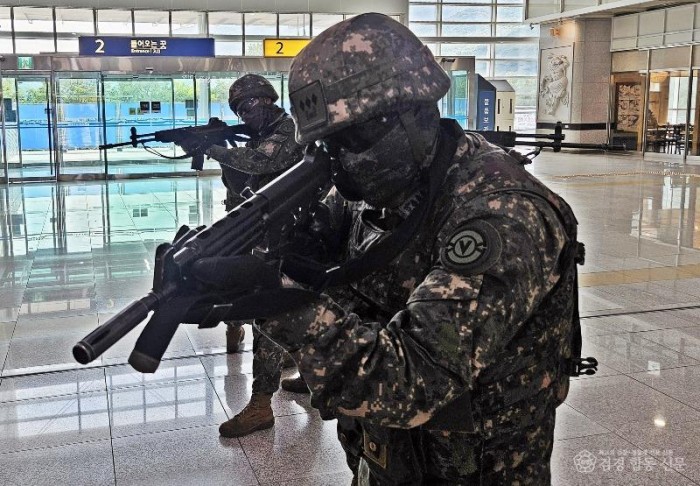 6-1. APEC 앞둔 KTX경주역서 실전 같은 대테러 훈련_01.jpeg
