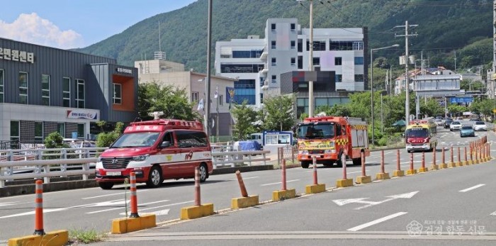 250820-2생명을 지키는 통로…창원소방본부, 전국 동시 소방차 길터주기 훈련 실시.JPG
