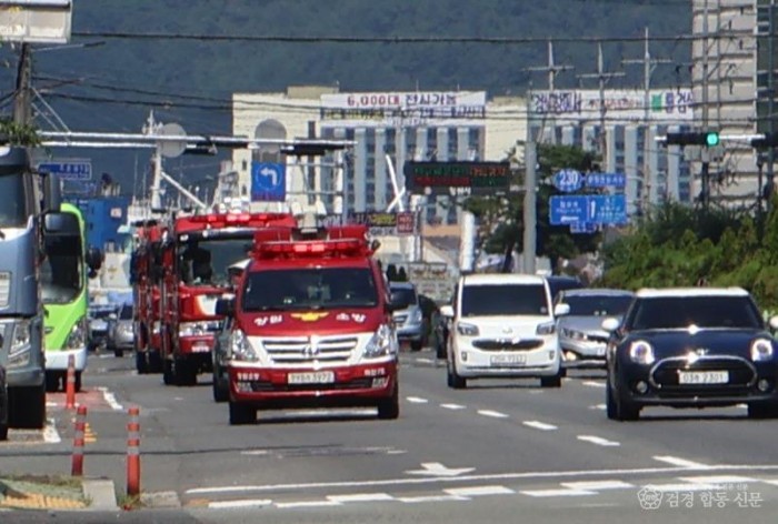 250821-5을지연습 연계 소방차 길터주기.jpeg
