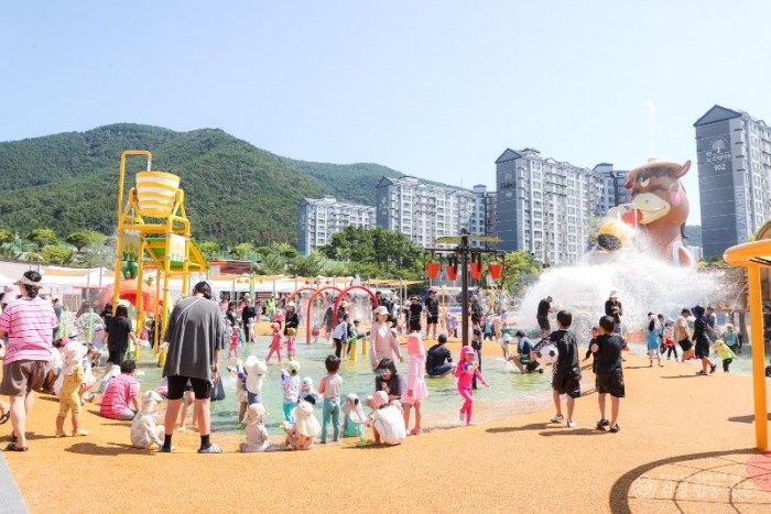 1-2. (기획보도)광양시 어린이 물놀이터, 여름철 가족 친화 명소로 자리매김 - 공원과(마동근린공원2).jpg
