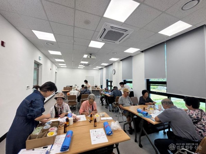 구성면 주민자치위원회,「나만의 머그컵 만들기」 활동 실시-구성면(사진2).jpg