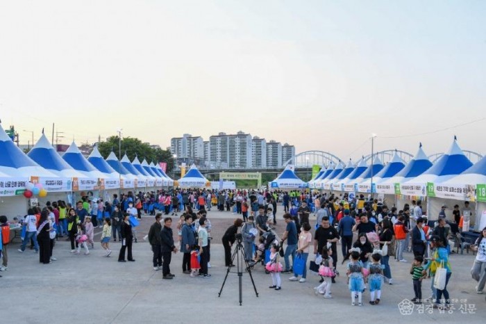 영주-1-2 (참고사진)지난해 시민건강체험마당에 많은 시민들이 참여한 모습.jpg