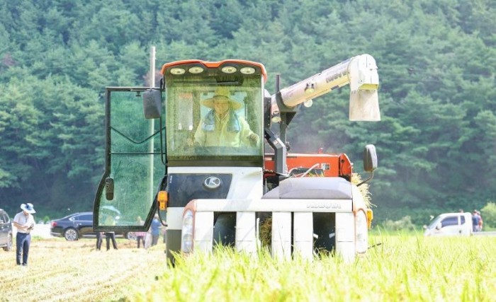 성주군사진(풍년기원! 용암면 첫 벼베기)-3.jpg