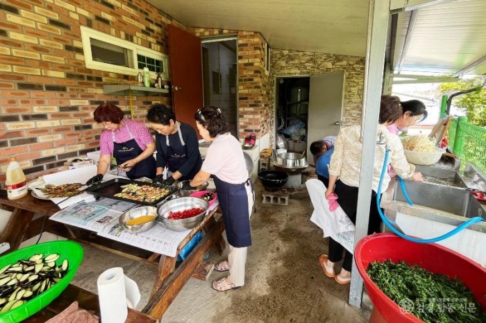 250827보도자료(진보면지역사회보장협의체, 취약계층에 따뜻한 행복밥상 전달) (3).jpg