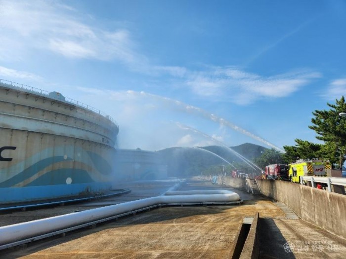 250828-1영남권역 8개 119특수대응단 거제석유비축기지 통합대응훈련2.jpg