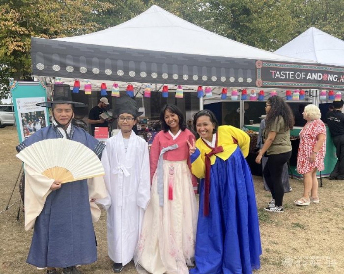 0828 안동 음식과 문화  영국에서 세계인과 만나다 (3) (1).JPG