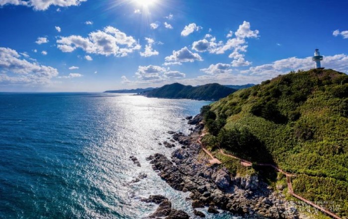 2_영덕 지질명소 중 하나인 죽도산 모습.jpg