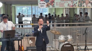 4. 학교폭력안되(돼)지국밥 캠페인(사제동행버스킹).jpg