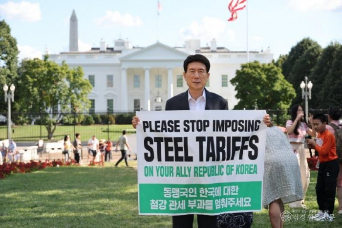 250902 이강덕 포항시장, 백악관 앞에서 철강산업 위기 극복 위해 직접 호소1.jpg
