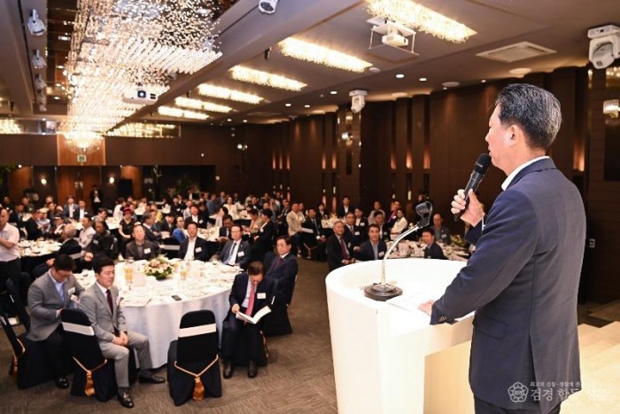 [서울사무소]구미시투자환경설명회 사진2(구미시장).jpg