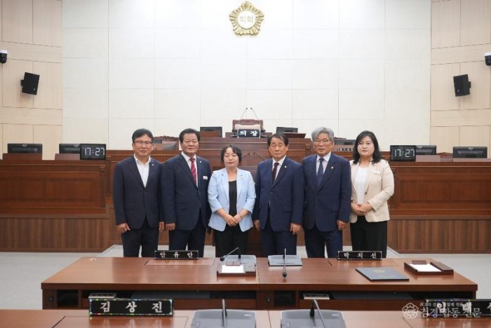 예산결산특별위원회_선임(정복순위원장,김새롬부위원장) (1).jpg