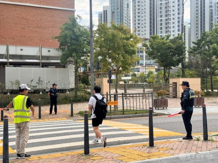 학교주변 범죄예방 순찰 활동 사진1.jpg