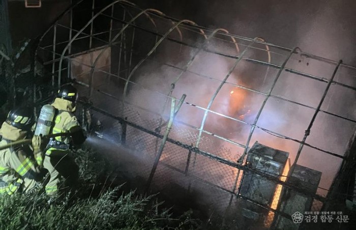 250917-2창고용 비닐하우스 화재 신속 진압 성공.jpg