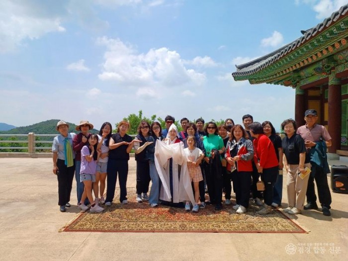 영주-1-1 (참고사진-세계유산 활용)해시태그 부석사 관광객 단체사진.jpg