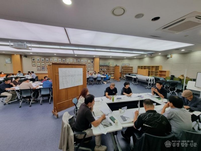 0918 안동시 주민배심원 회의  민선 8기 공약 점검 위한 열띤 논의 펼쳐 (2) (1).jpg