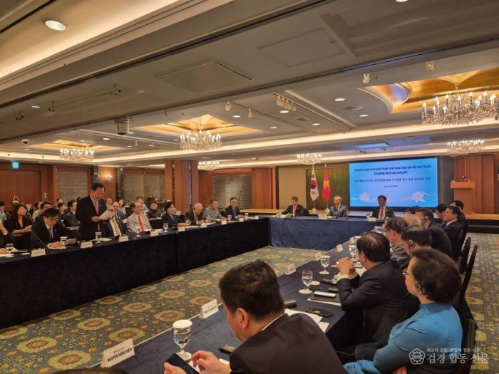 1. 박현국 봉화군수, 또 럼 베트남 서기장 만난 자리에서 K-베트남 밸리 소개 (1).jpg