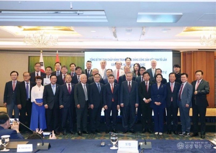 1. 박현국 봉화군수, 또 럼 베트남 서기장 만난 자리에서 K-베트남 밸리 소개 (2).jpg