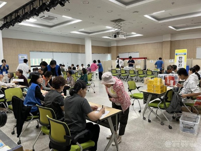 2. 찾아가는 농촌왕진버스, 맞춤 진료에 의료사각 해소 (1).JPG