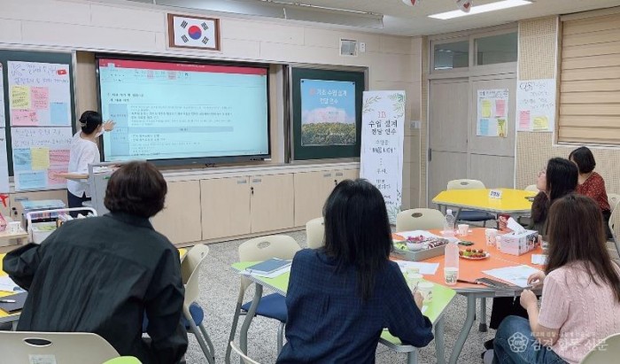 3.경북교육청, IB 수업 혁신 교사 주도적 학습문화 확산(김천여자고등학교, 자발적 학습공동체 ‘IB 수업 설계 전달 연수’ 개최)(김천여고 IB 전달연수 모습)_02.jpg