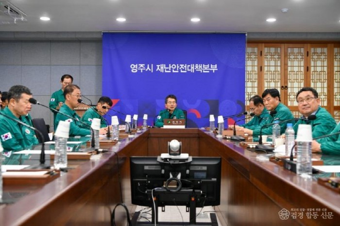 영주-2-6 유정근 영주시장 권한대행 주재로 시청 상황실에서 추석연휴 안전대책을 점검하고 있다.jpg