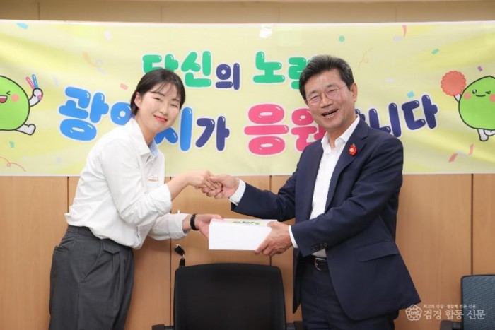 1-2. 정인화 광양시장, 건축과 방문해 직원 노고 격려…‘웃음꽃 활짝’ - 홍보소통실(간식 전달).jpg