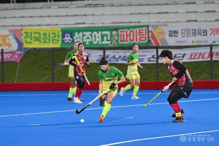 1.경북교육청, 제106회 전국체육대회 고등부 5회 연속 종합 3위 쾌거!(신기록 3개·타이기록 1개...경북 체육의 저력 다시 입증)(2회 연속 우승을 달성한 성주여자고등학교 하키부)_03 (1).jpg