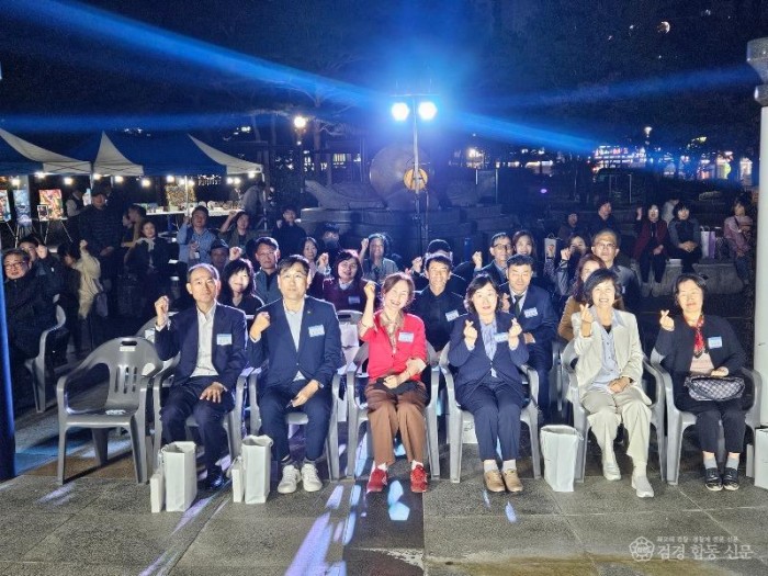 [장애인복지과]장애와 비장애  예술로 하나 되다(단체사진).jpeg