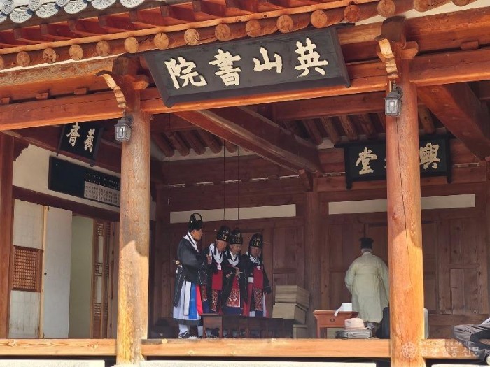 2-3 사진(2025 영산서원 향사 봉행).jpg