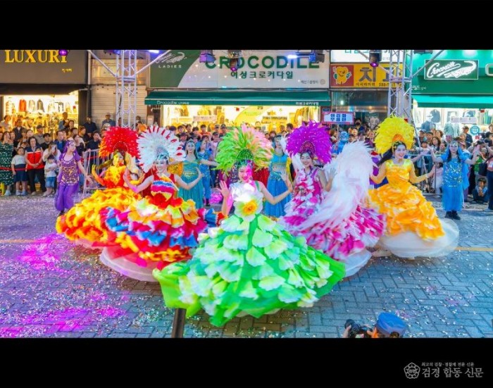 1. [상주시 관광진흥과]상주전국사진촬영대회 은상-김O희-축제의 거리.jpg