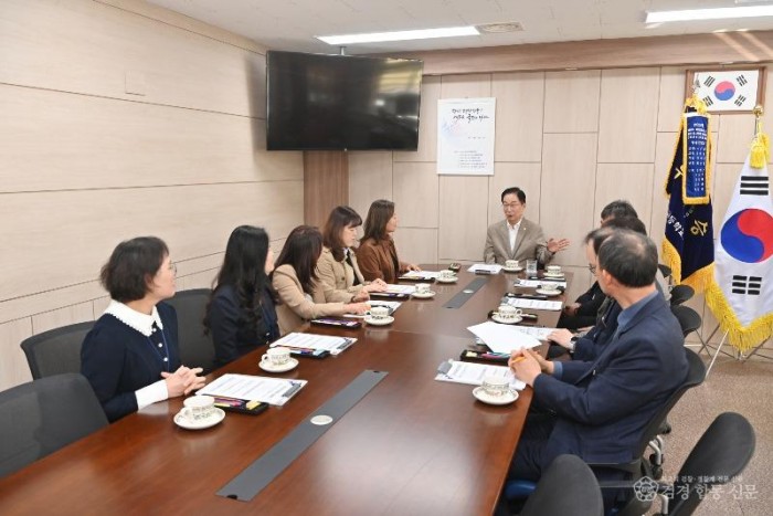 (추가)1.임종식 경북교육감, 수능 앞두고 형곡고등학교 방문해 현장 격려(고3 지도 교사_학생 격려 및 수험생 응원 영상 제작_보급)_01.jpg