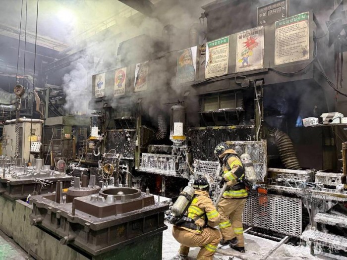 251110-2창원소방본부, 공장 화재 신속 대처로 큰 피해 막아.jpg