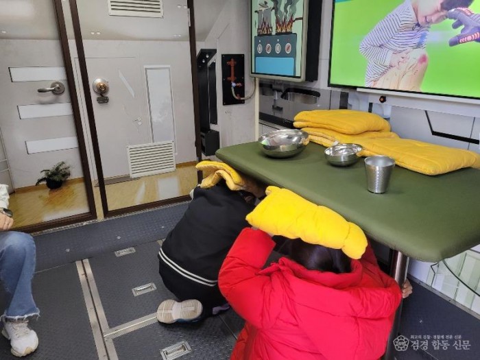 251112-3이동안전체험차량 활용 소방안전교육2.jpeg