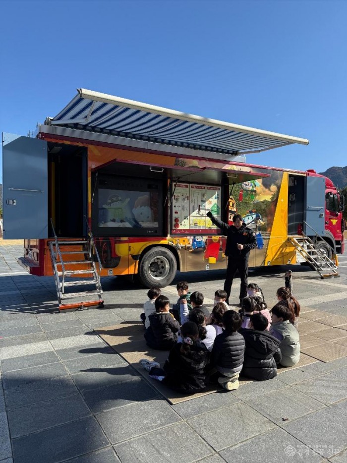 251112-3이동안전체험차량 활용 소방안전교육3.jpeg