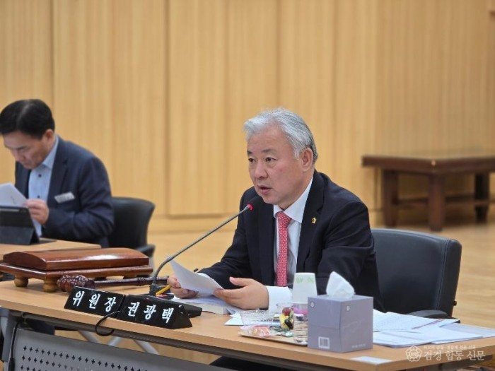 4.권광택 위원장님 사진.jpg