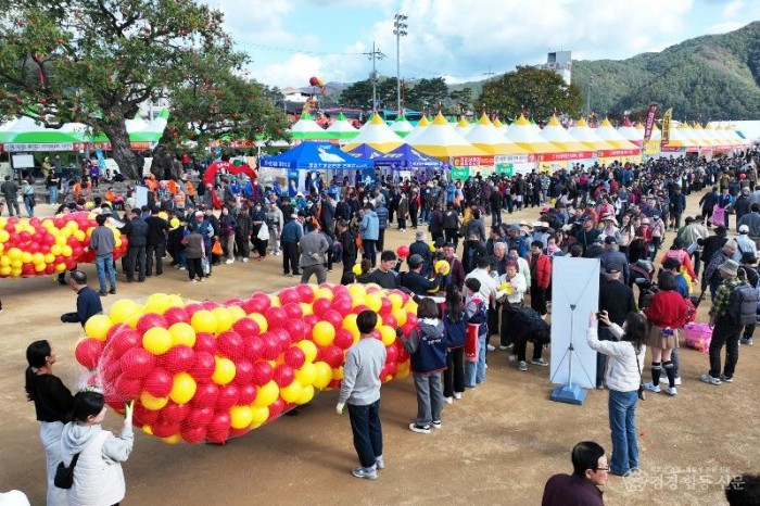 251118보도자료(제19회 청송사과축제, 지역 경기회복 견인효과 톡톡) (2).jpg