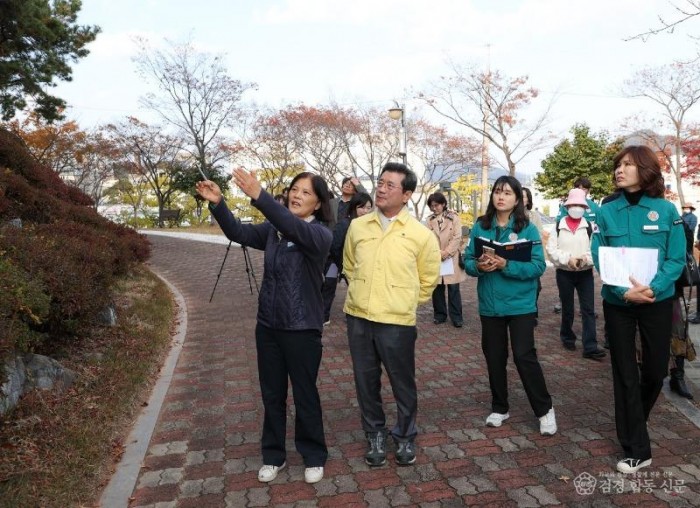 1-1 광양시, ‘현장 소통의 날’ 운영 현장서 시민 목소리 청취 - 홍보소통실 (광영근린공원~평생교육관 연결로 개설 건의 현장).jpg