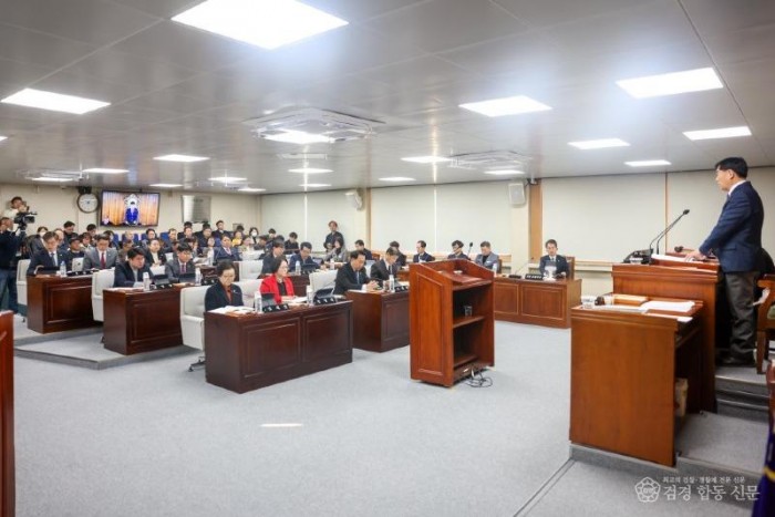 20251124 101333 제297회 제2차 정례회 제1차 본회의.jpg