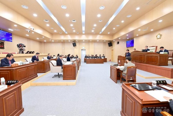 251201보도자료(윤경희 청송군수, 시정연설 통해 내년도 비전 제시) (3).jpg