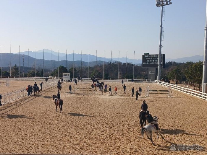 1. [상주시 국제승마장]마당제 승마대회 대회사진.jpg