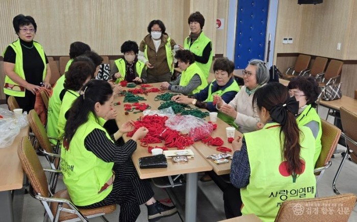 05의성군제공 나눔봉사단 키링제작).jpeg