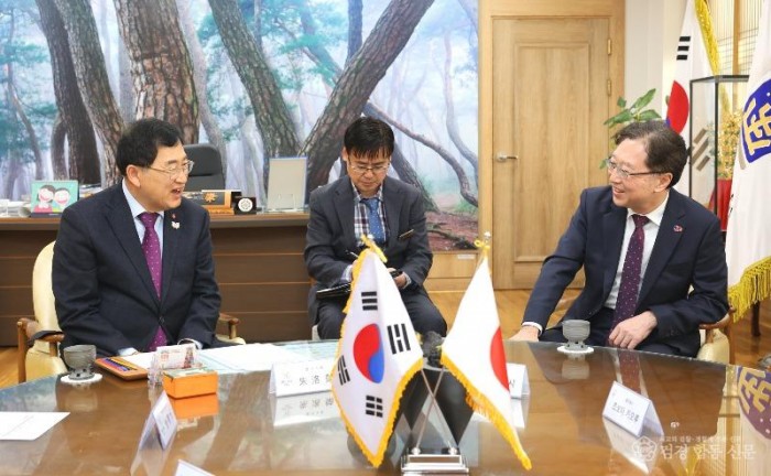 1-2. 경주시 오스카 츠요시 주부산일본총영사 예방_02.JPG