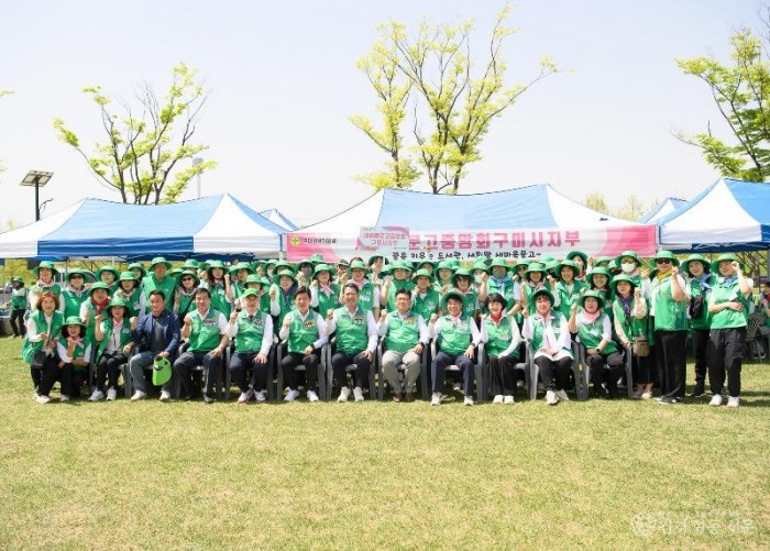 [새마을과]2024.4.19. 새마을한마음체육대회 단체사진(42명).jpg