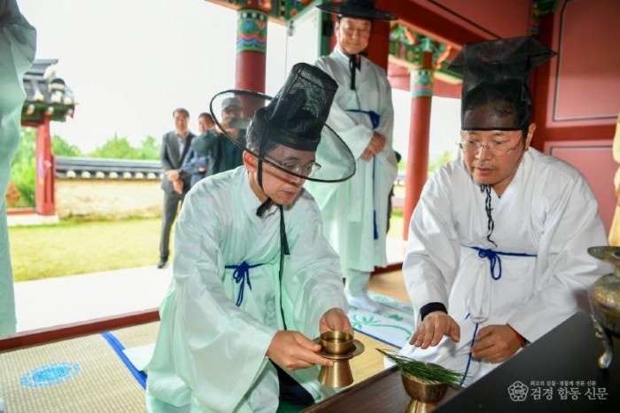영주-1-2 개삼터 고유제가 진행되고 있다(유정근 영주시장 권한대행).jpg