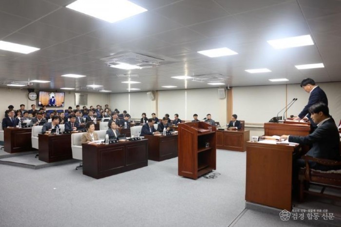 1-1 본회의 폐회 당일사진.jpg