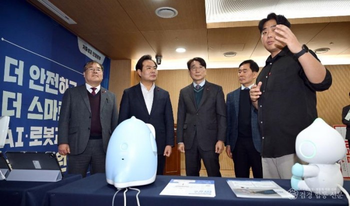 1.__AI_돌봄_지원_로봇_전시4.jpg