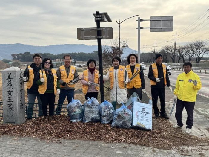 1-1. 월성동)적십자회 첨성대 봉사단 환경정화 실시 사진.jpg