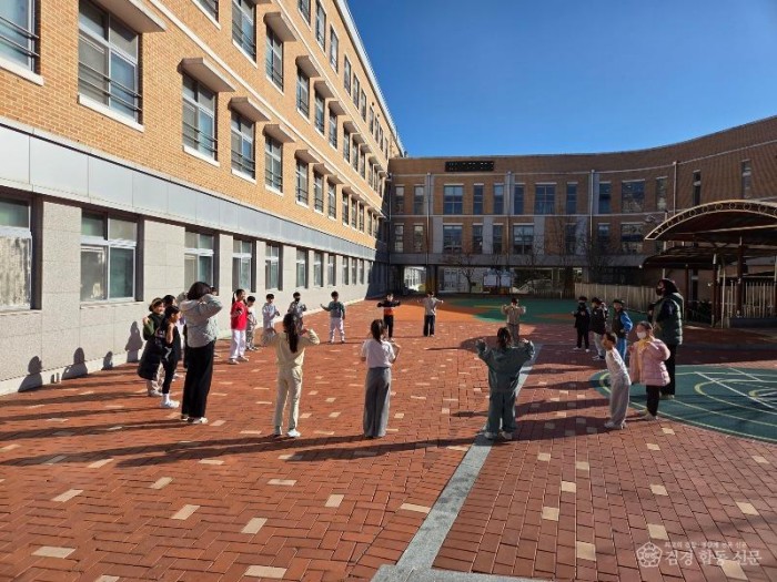 2.경북교육청, 전국 최초‘수업보듬이’시범운영 현장 컨설팅 시행(교사는 ‘수업 전념’ 학생은 ‘학습 몰입’!‘수업보듬이’ 효과 톡톡)(안동 풍천풍서초등학교)_01.jpg