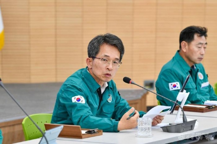 영주-1-2 유정근 영주시장 권한대행이 대책회의에서 발언하고 있다.jpg