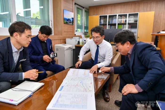 영주-2-1 ‘국립산림치유원 진입 경로 정비 타당성 조사’ 최종 보고회가 진행되고 있다.jpg